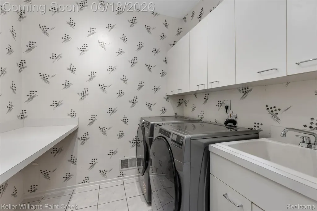 25626 Gina Court Novi City MI 48374
