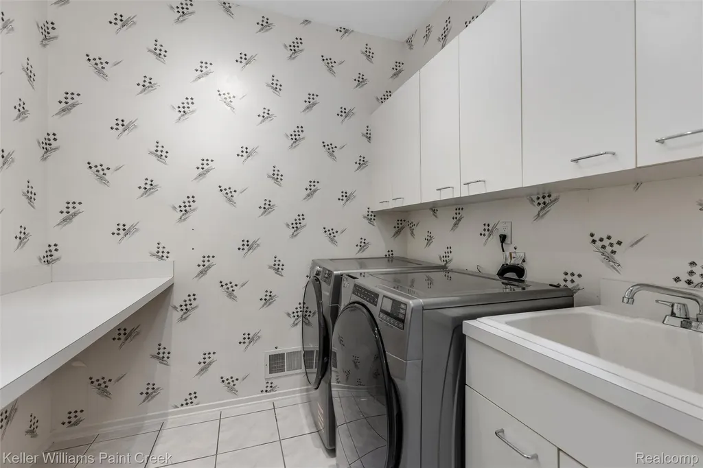 25626 Gina Court Novi City MI 48374