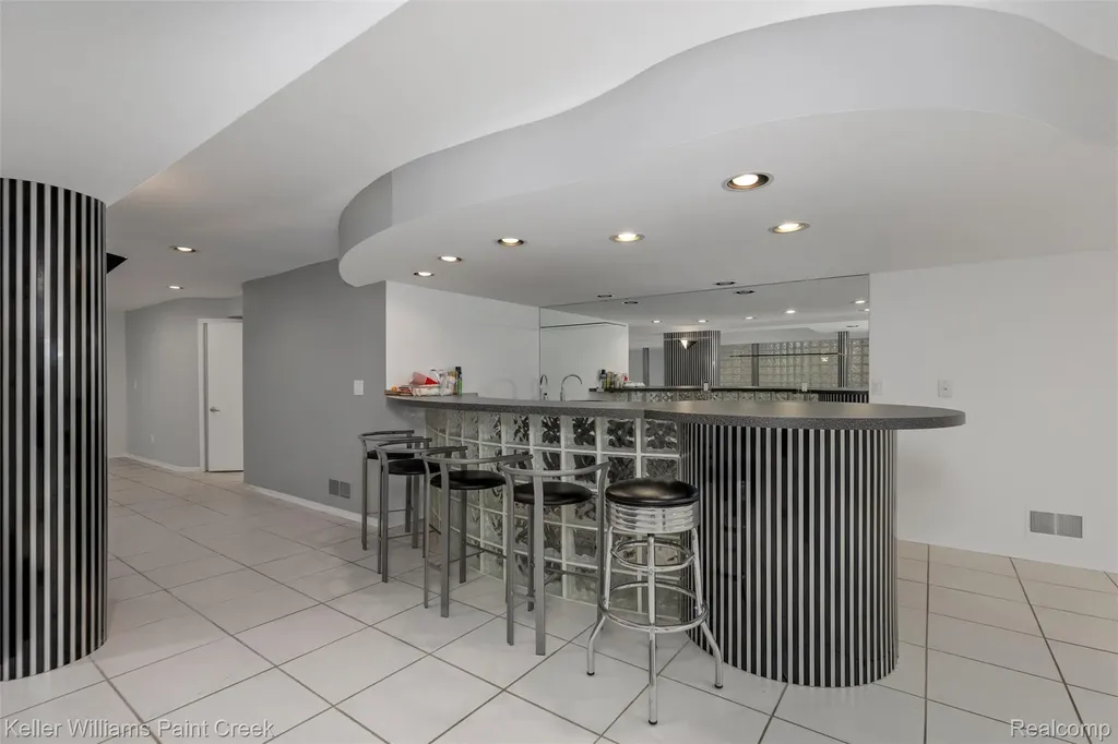 25626 Gina Court Novi City MI 48374