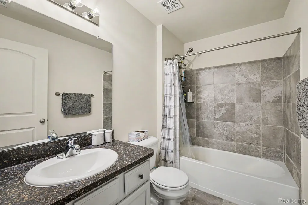 22056 Andover Drive Macomb Township MI 48042