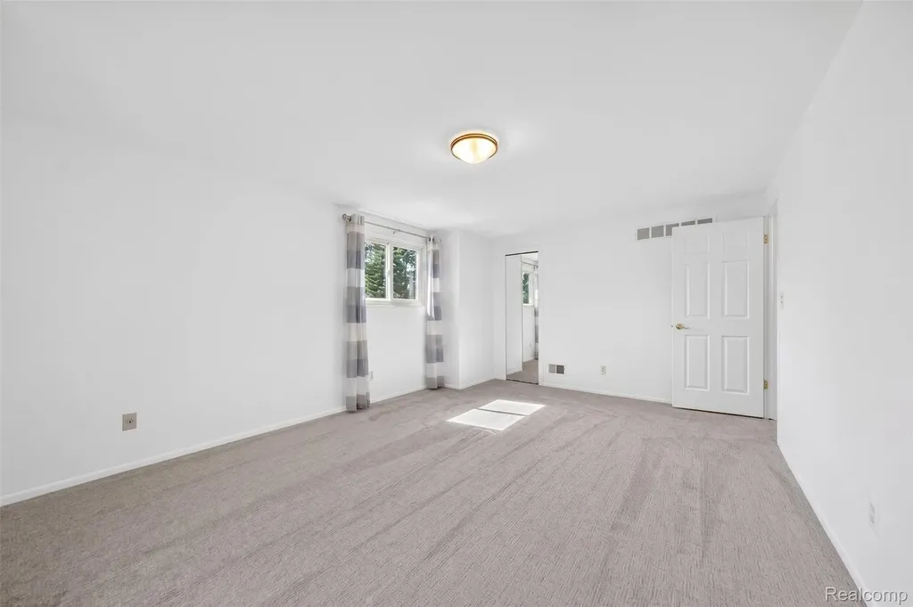 2133 Keystone Drive Sterling Heights City MI 48310