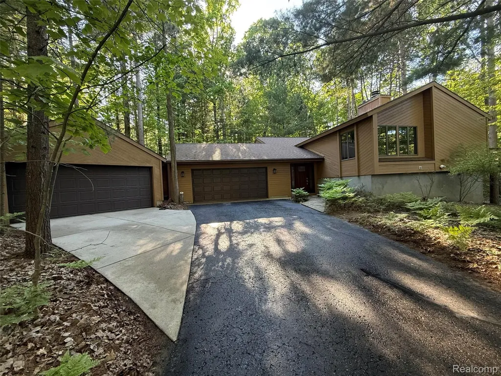 4341 Maplewood Lane Acme Township MI 49686