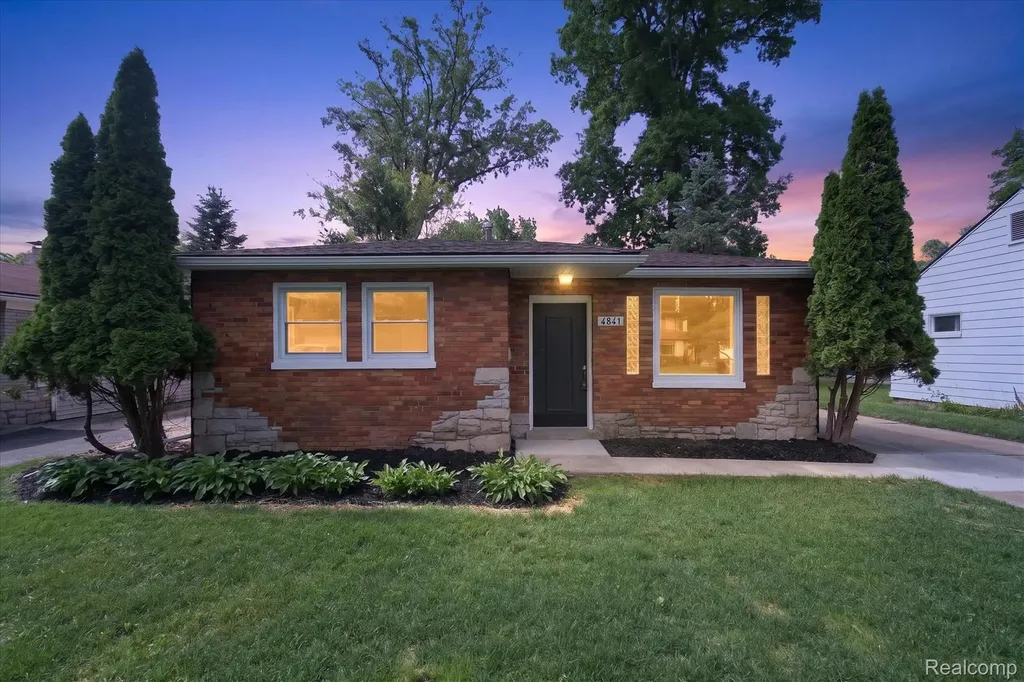4841 Fenmore Avenue Waterford Charter Township MI 48328