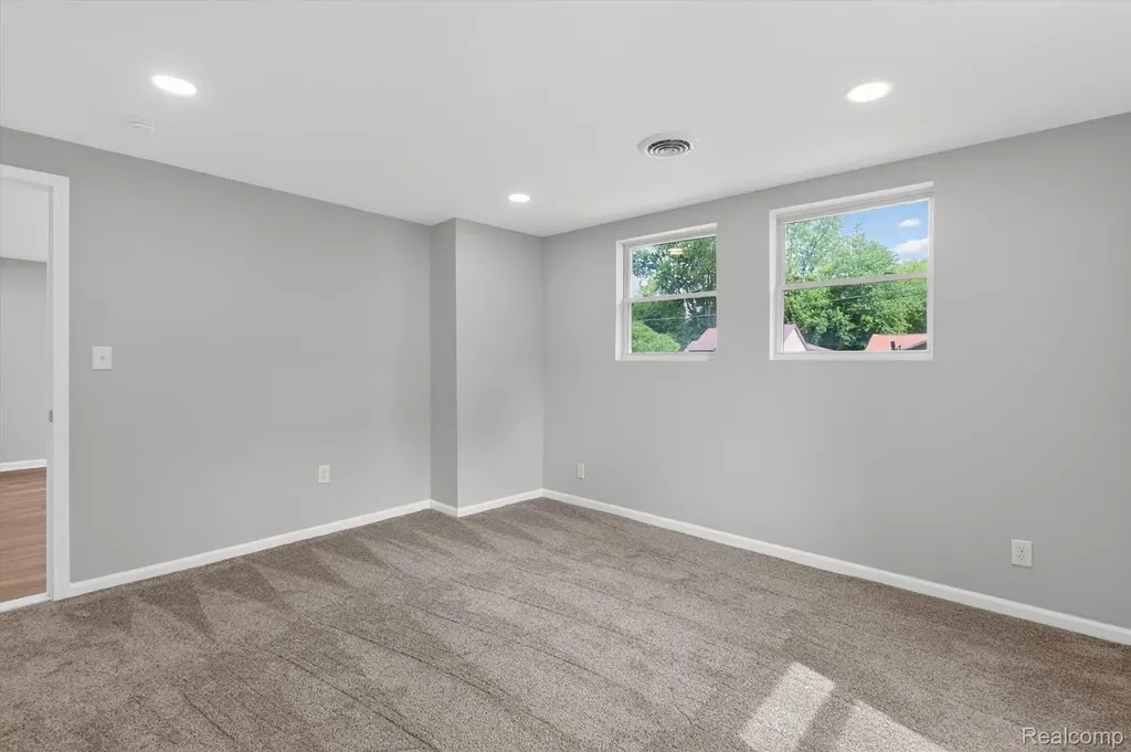 4841 Fenmore Avenue Waterford Charter Township MI 48328