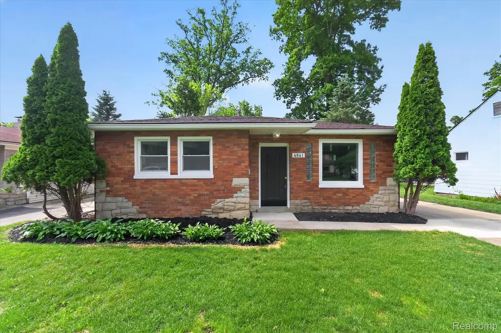 4841 Fenmore Avenue Waterford Charter Township MI 48328
