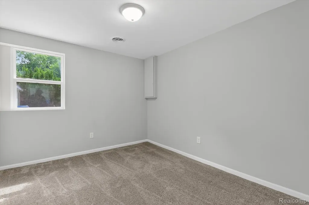 4841 Fenmore Avenue Waterford Charter Township MI 48328