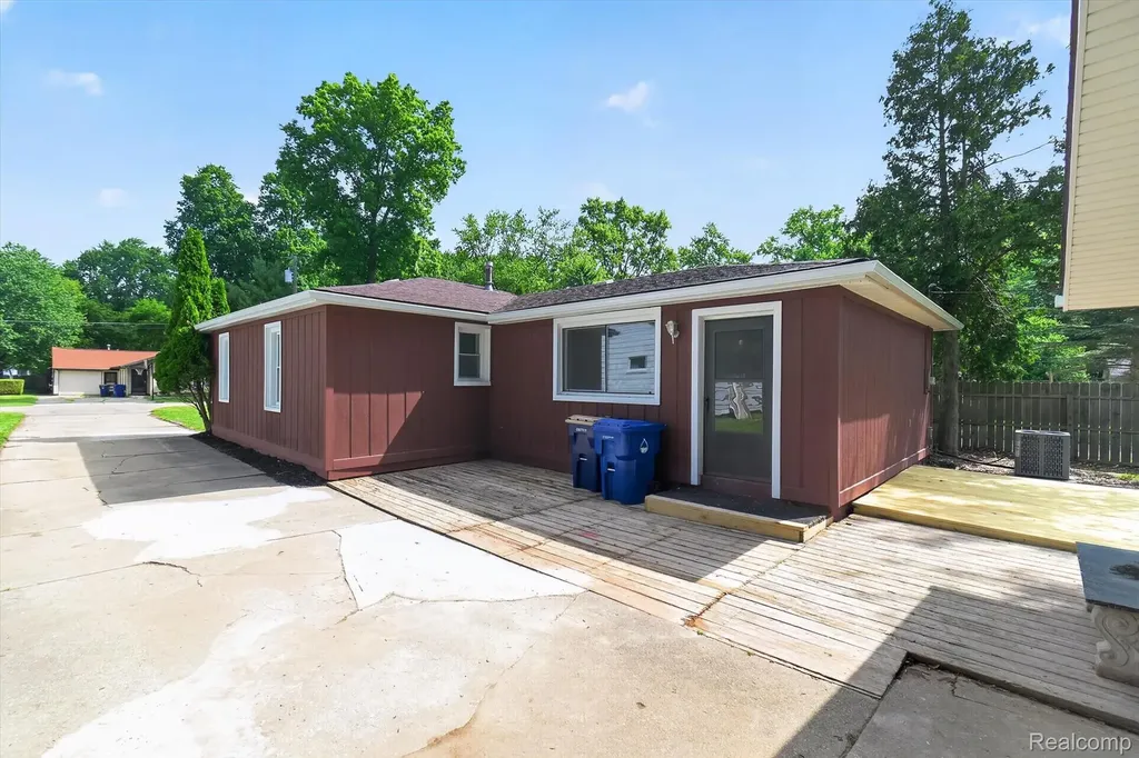 4841 Fenmore Avenue Waterford Charter Township MI 48328