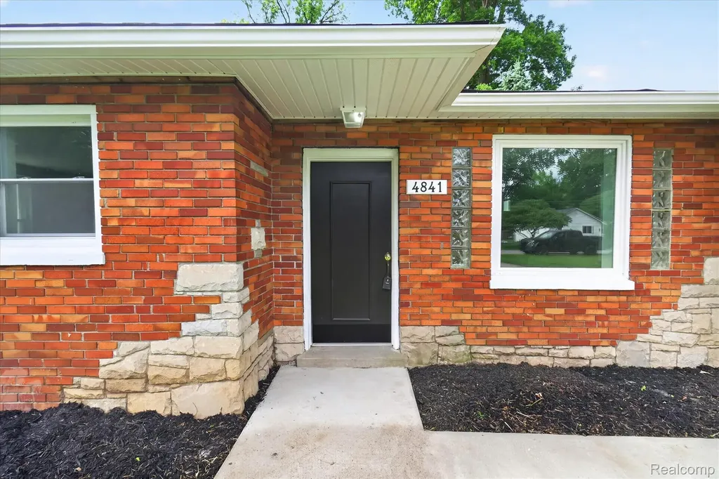 4841 Fenmore Avenue Waterford Charter Township MI 48328