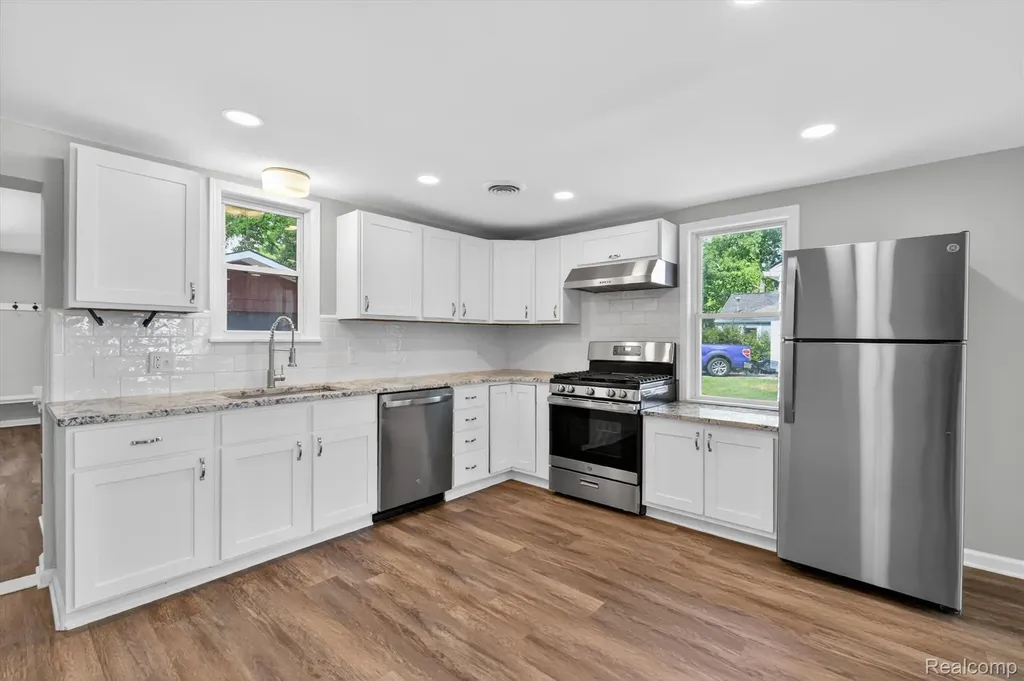 4841 Fenmore Avenue Waterford Charter Township MI 48328
