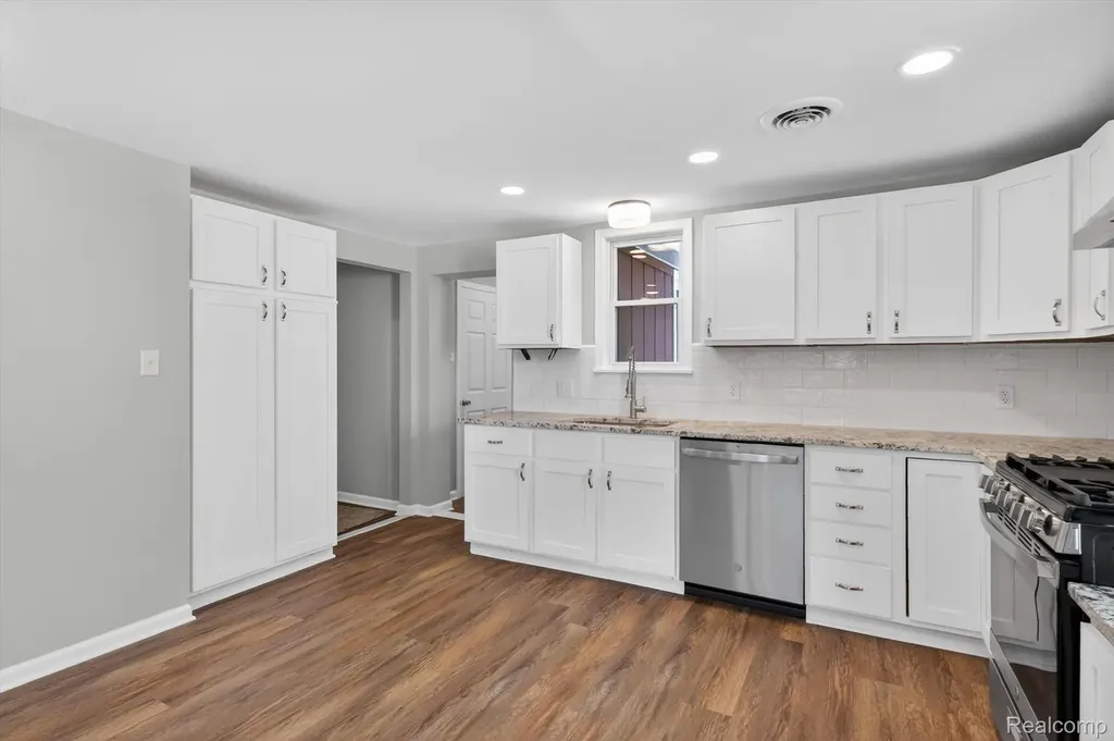 4841 Fenmore Avenue Waterford Charter Township MI 48328