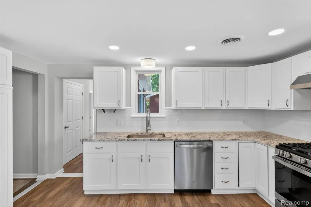 4841 Fenmore Avenue Waterford Charter Township MI 48328