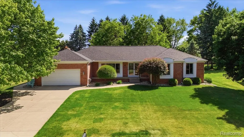 5048 Tree Hill Road Grand Blanc Charter Township MI 48439