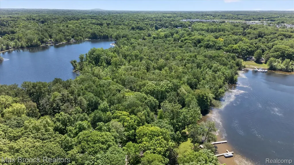 Vac Four Lakes Drive Green Oak Township MI 48178