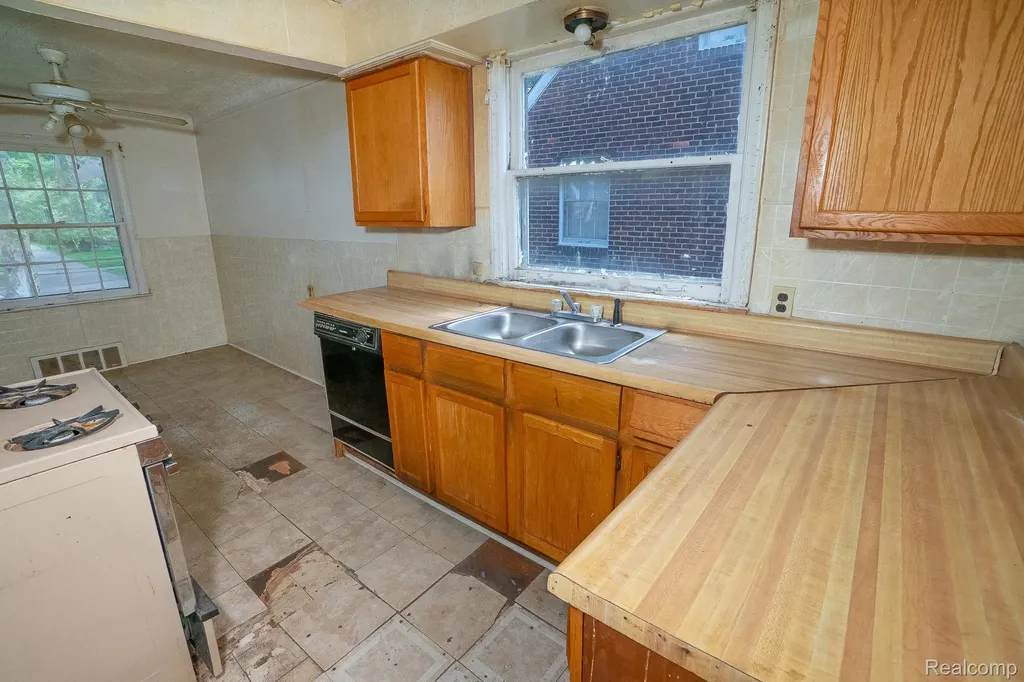 20161 Yonka Street Detroit City MI 48234