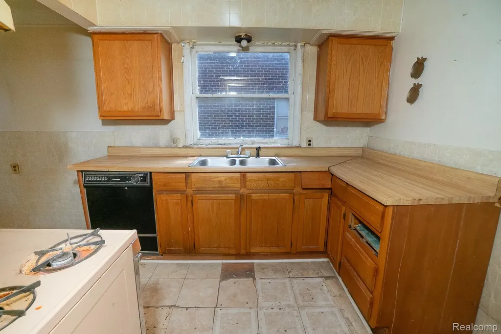 20161 Yonka Street Detroit City MI 48234