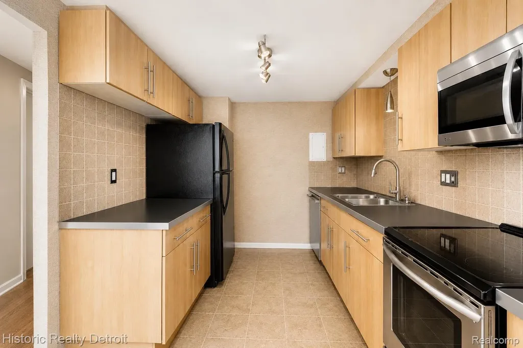 1300 E Lafayette Detroit City MI 48207