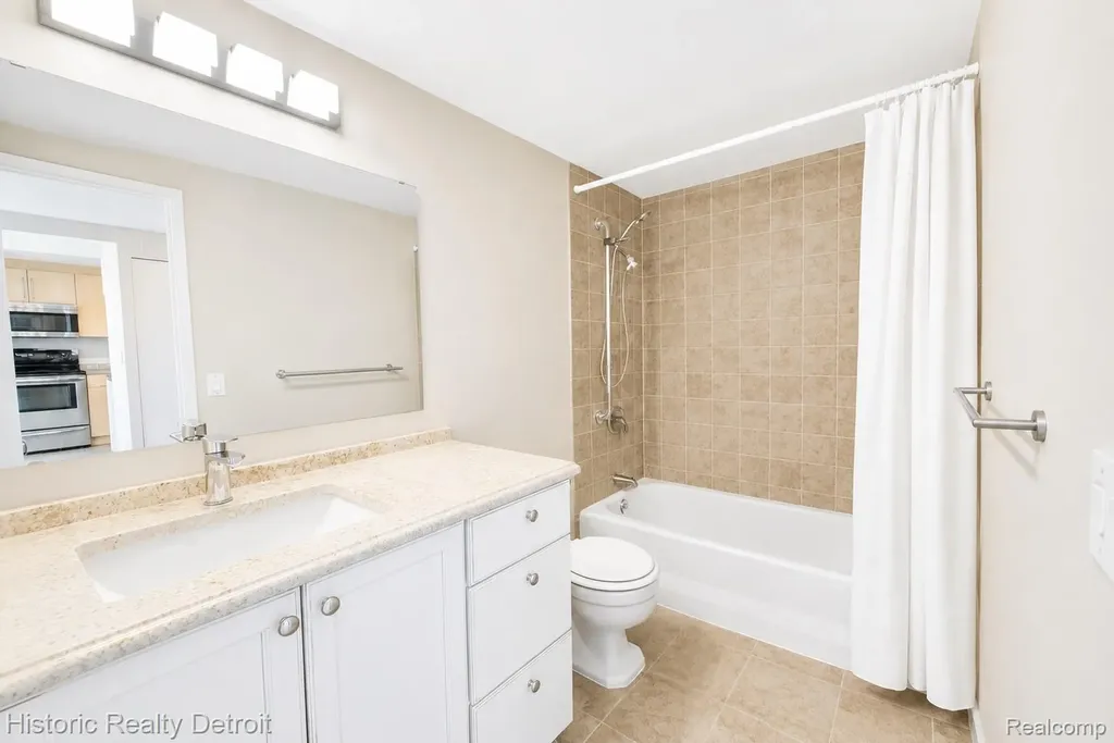 1300 E Lafayette Detroit City MI 48207