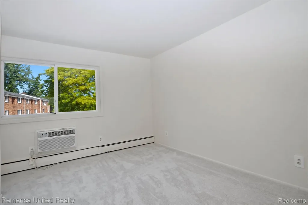 31831 Grand River Avenue Farmington City MI 48336