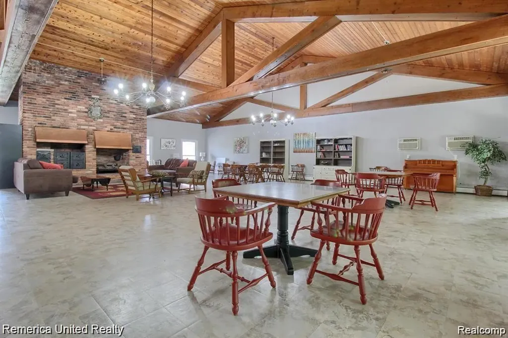31831 Grand River Avenue Farmington City MI 48336