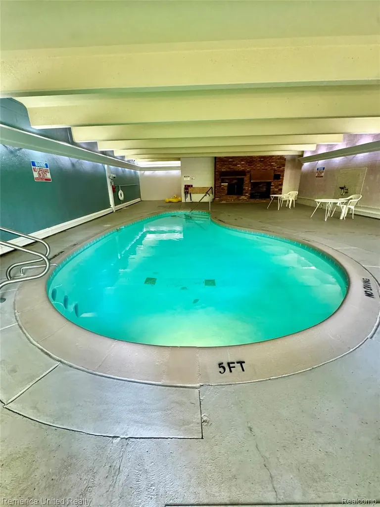 31831 Grand River Avenue Farmington City MI 48336