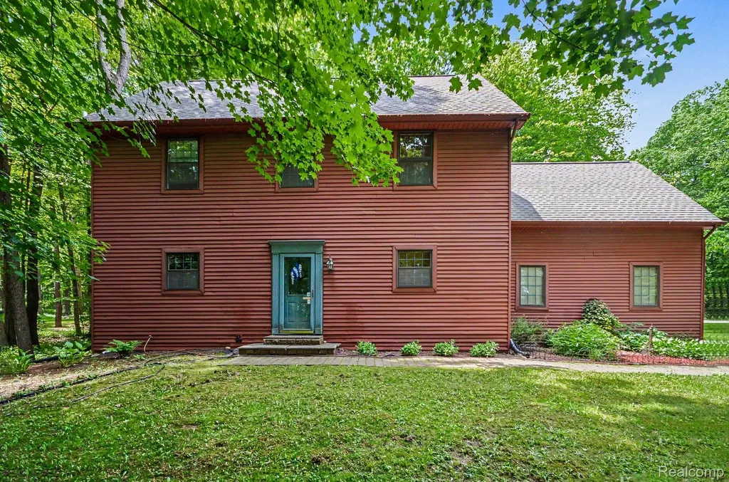 1435 Rolling Hills Drive Hartland Township MI 48843