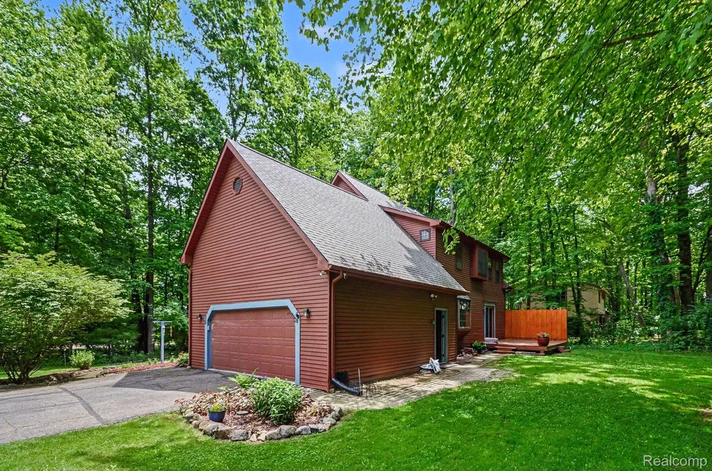 1435 Rolling Hills Drive Hartland Township MI 48843