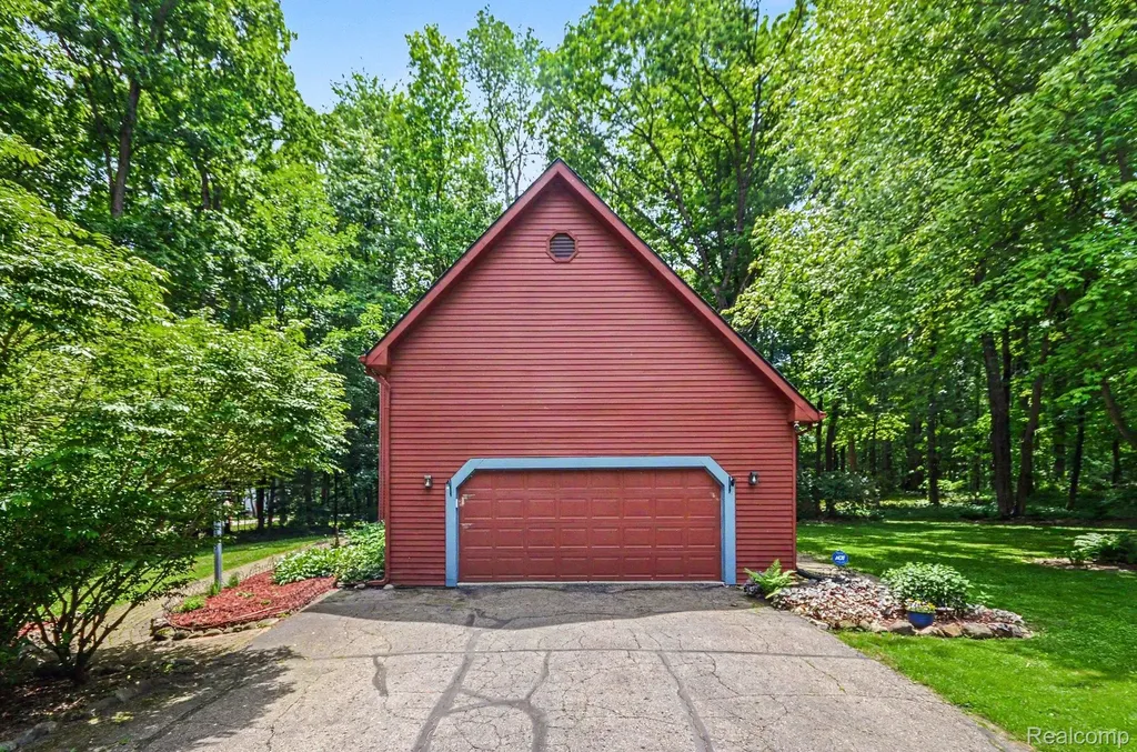1435 Rolling Hills Drive Hartland Township MI 48843