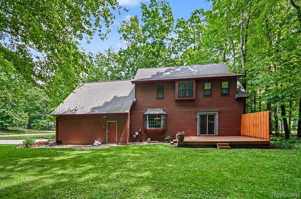 1435 Rolling Hills Drive Hartland Township MI 48843