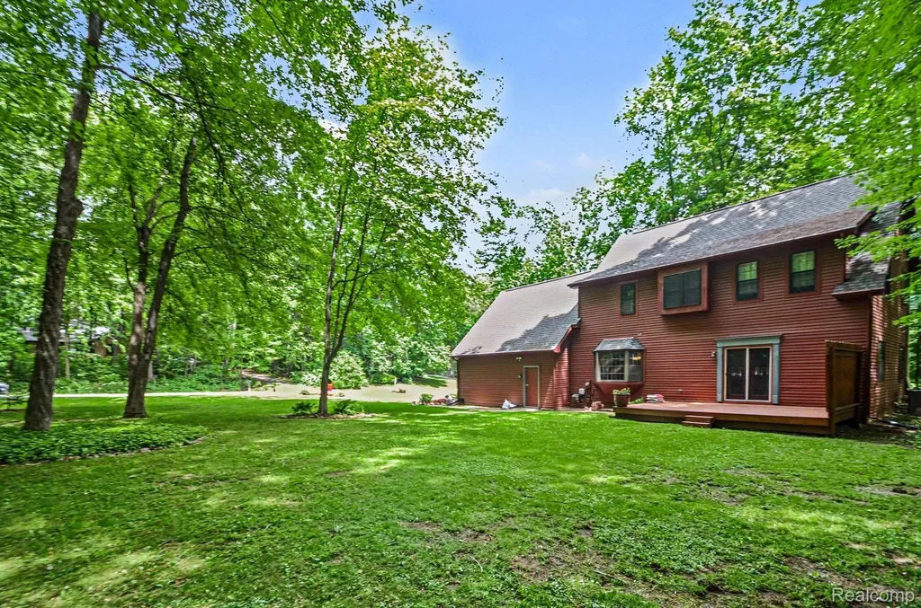 1435 Rolling Hills Drive Hartland Township MI 48843