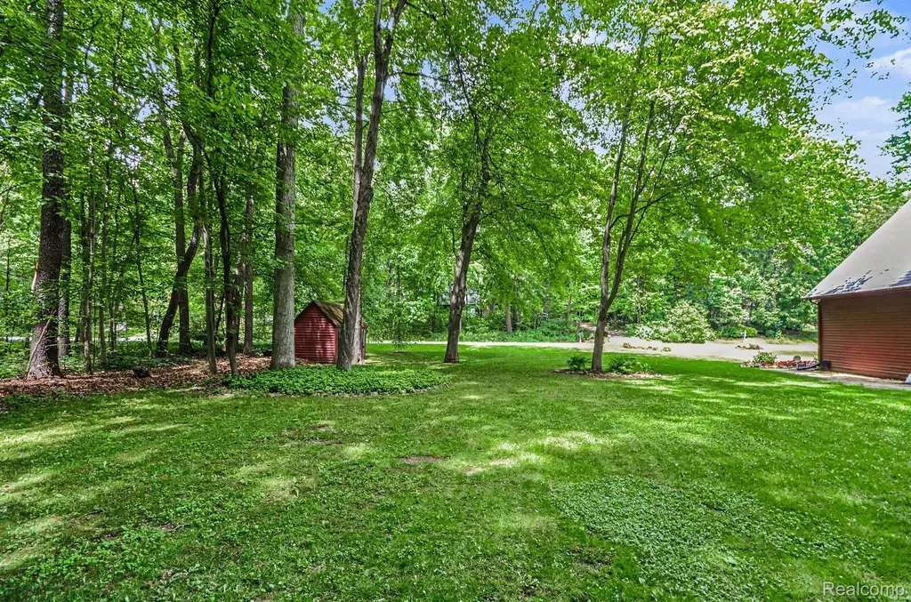 1435 Rolling Hills Drive Hartland Township MI 48843