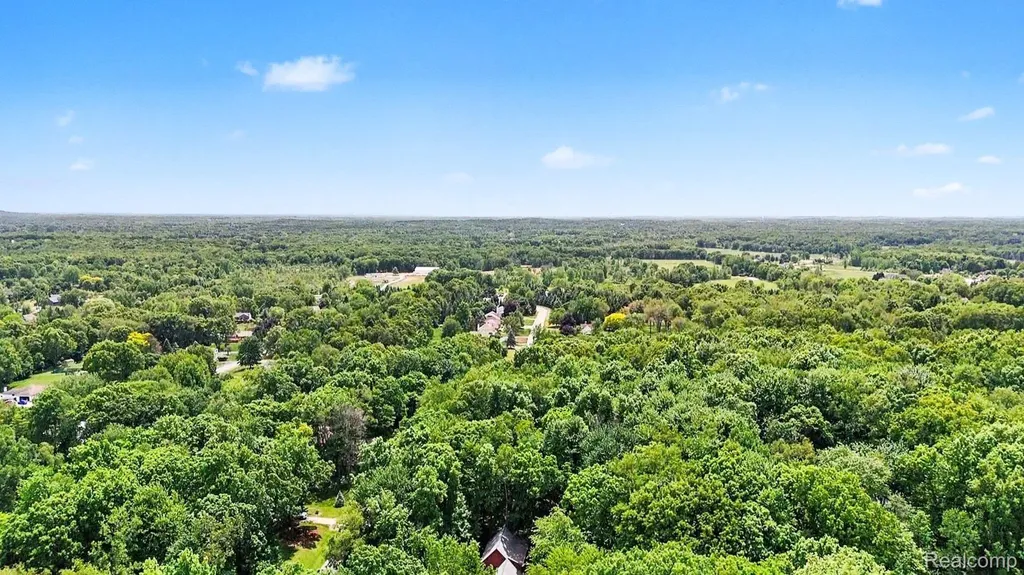 1435 Rolling Hills Drive Hartland Township MI 48843