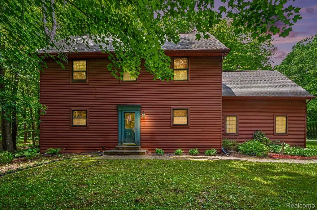 1435 Rolling Hills Drive Hartland Township MI 48843