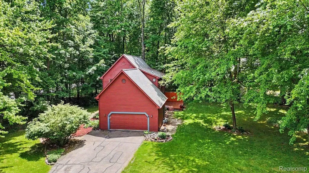 1435 Rolling Hills Drive Hartland Township MI 48843