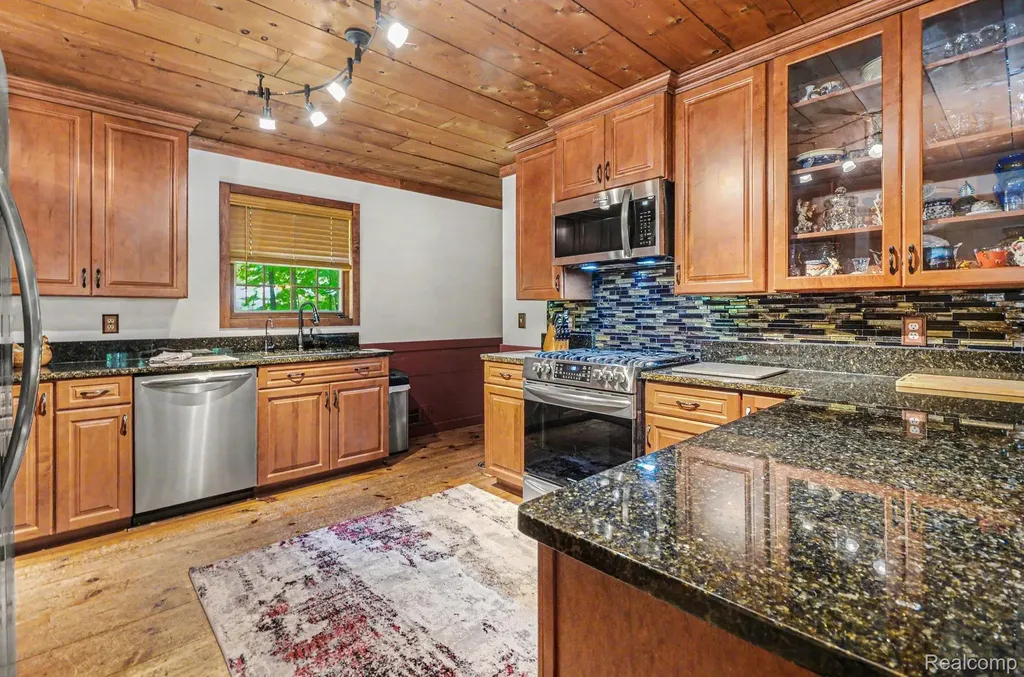 1435 Rolling Hills Drive Hartland Township MI 48843