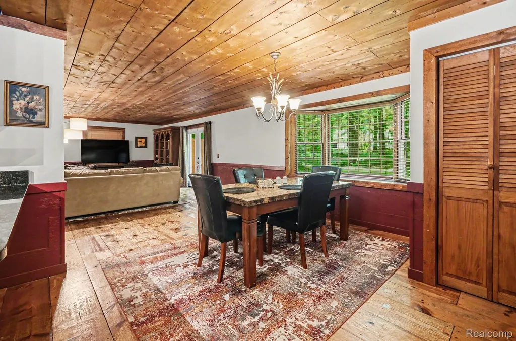 1435 Rolling Hills Drive Hartland Township MI 48843