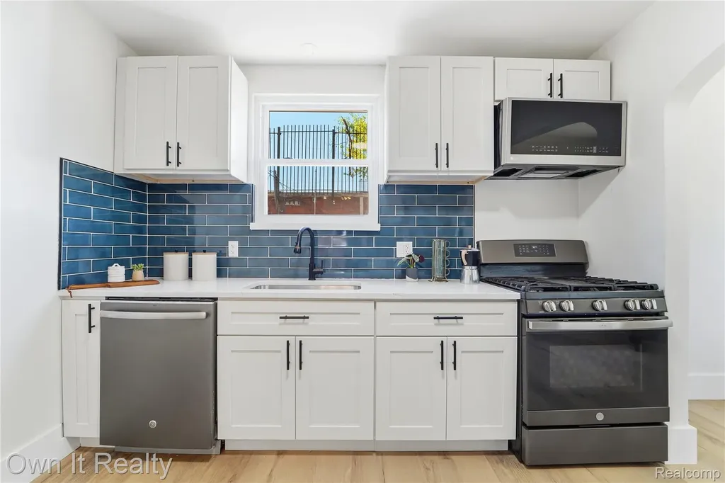 17127 Santa Barbara Drive Detroit City MI 48221