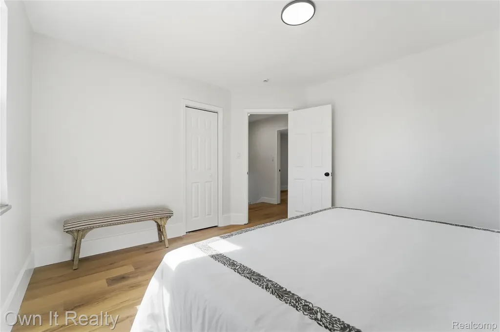 17127 Santa Barbara Drive Detroit City MI 48221