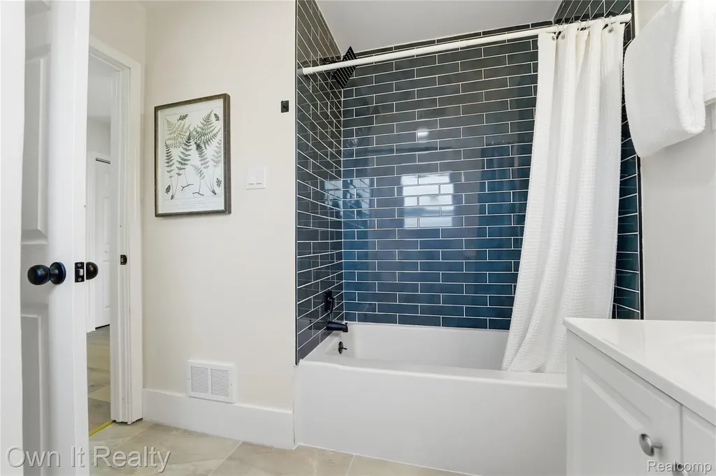 17127 Santa Barbara Drive Detroit City MI 48221