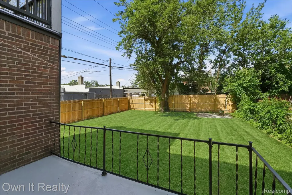 17127 Santa Barbara Drive Detroit City MI 48221