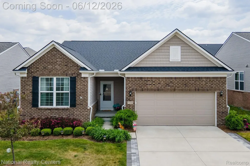 1233 Lark Street Orion Charter Township MI 48360