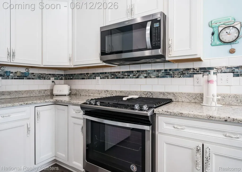 1233 Lark Street Orion Charter Township MI 48360
