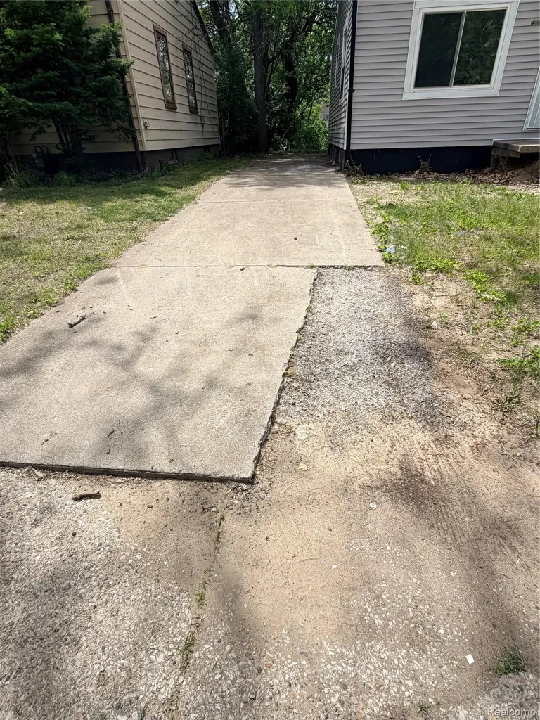 19161 Rosemont Avenue Detroit City MI 48219