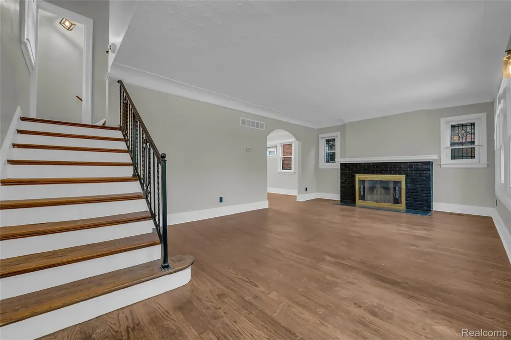 18613 Santa Rosa Drive Detroit City MI 48221
