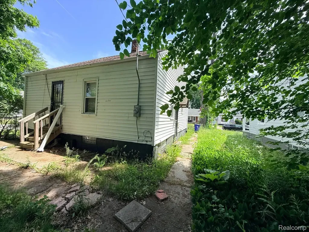 6215 Radnor Street Detroit City MI 48224