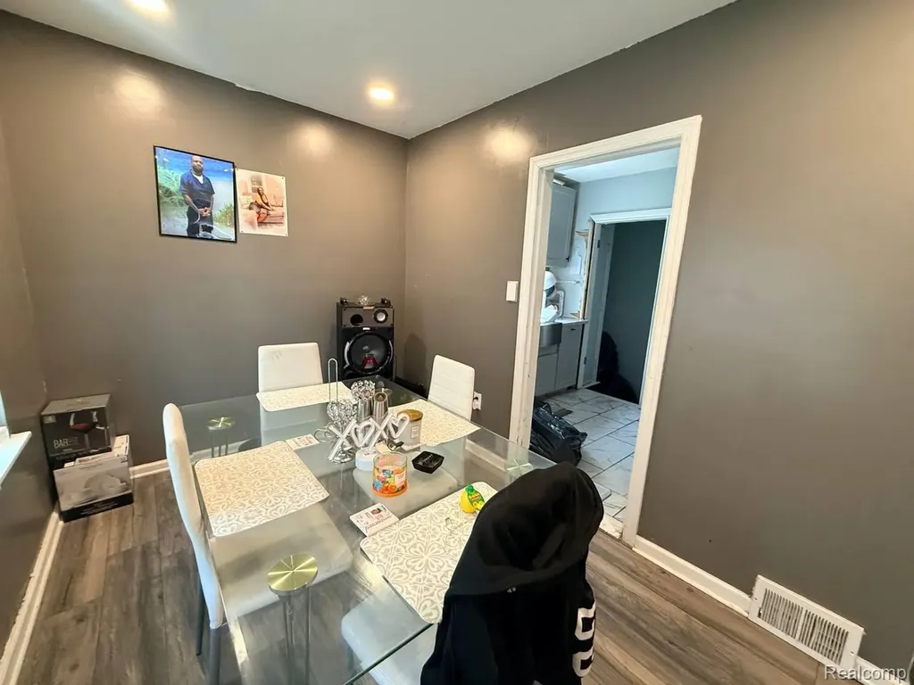 6215 Radnor Street Detroit City MI 48224