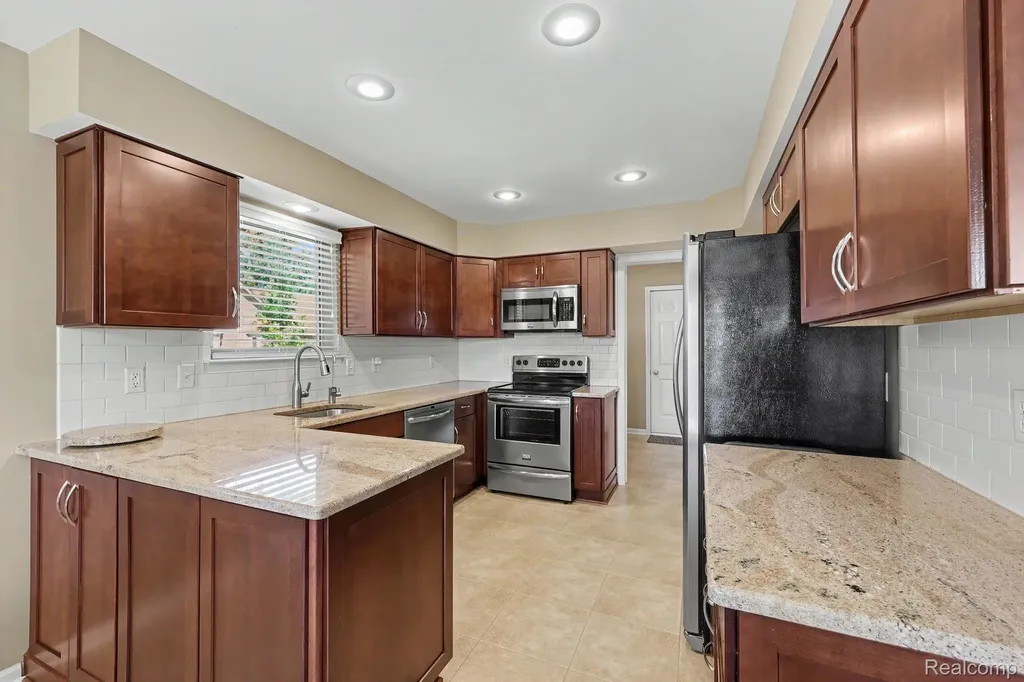 13750 Treeland Drive Shelby Charter Township MI 48315