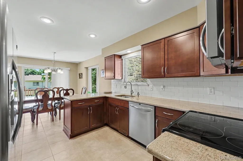 13750 Treeland Drive Shelby Charter Township MI 48315
