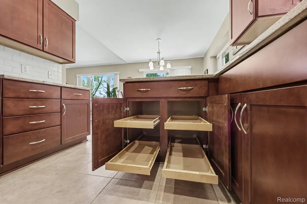 13750 Treeland Drive Shelby Charter Township MI 48315