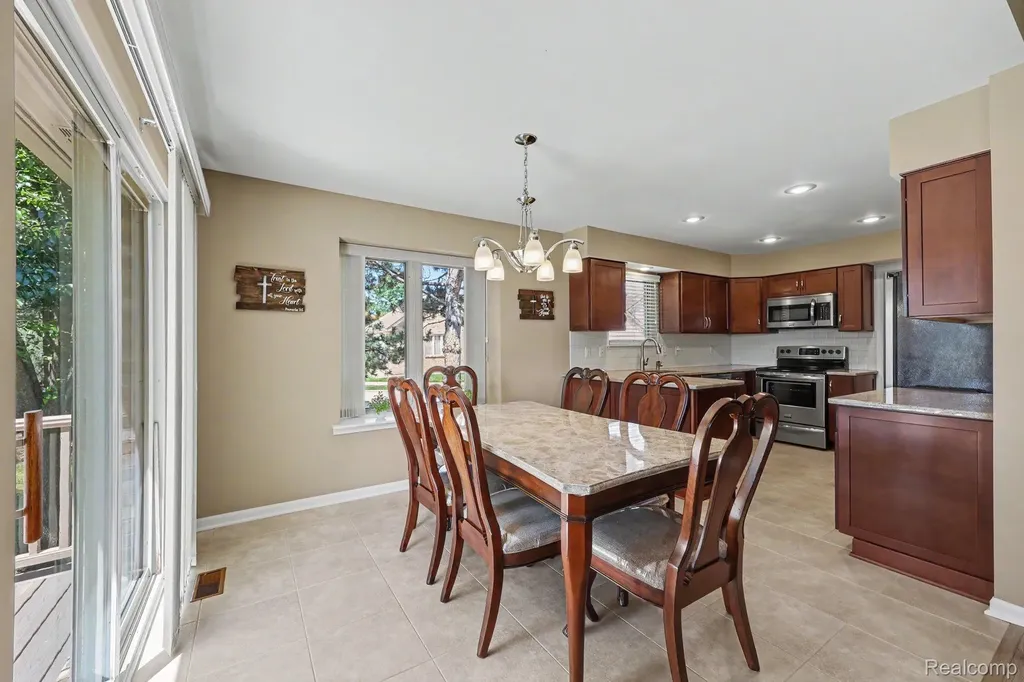13750 Treeland Drive Shelby Charter Township MI 48315