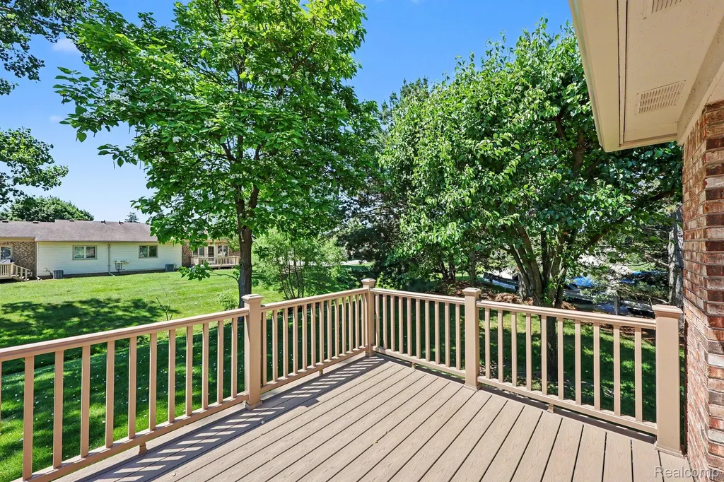 13750 Treeland Drive Shelby Charter Township MI 48315